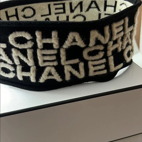 CHANEL Black and Cream Headband - Picture 10 of 17